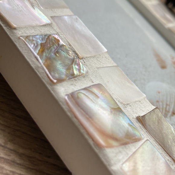 Three white frames one with shells bundle - Picture 13 of 13